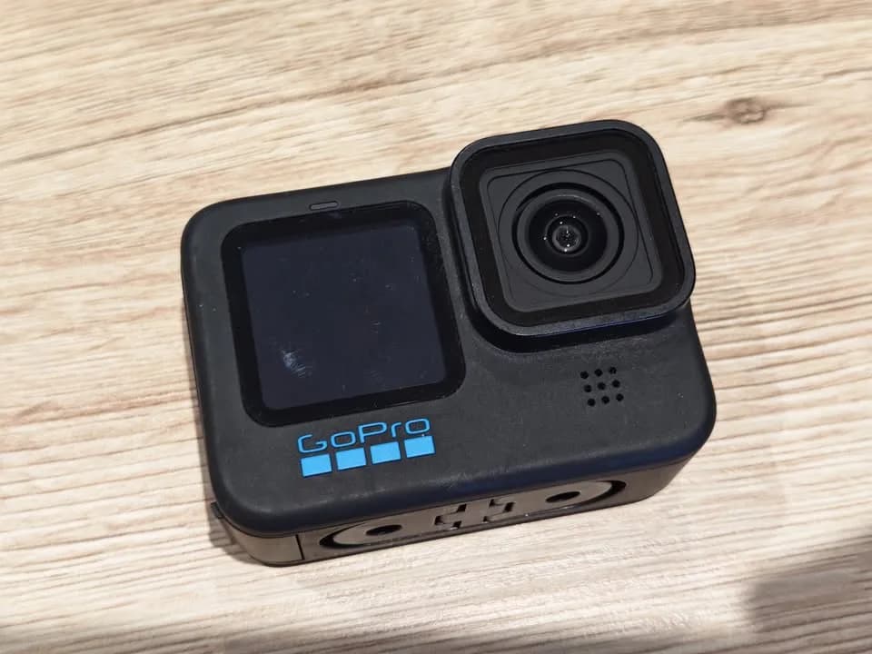 GoPro HERO10 Black cámara de acción + accesorios - Image 1